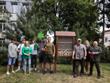 Hotel dla pszczół samotnic w Zespole Szkół Ponadpodstawowych w Przedborzu., 